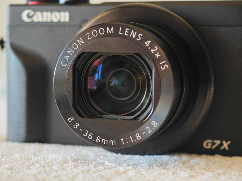 Canon PowerShot G7X Mark III 20.1MP / 24-100mm / f1.8-f2.8 - Digital Camera