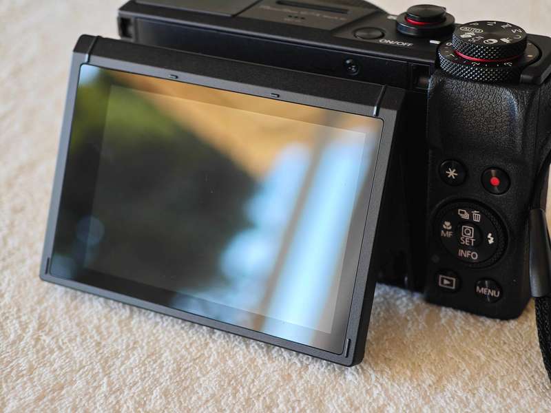 Canon PowerShot G7X Mark III 20.1MP / 24-100mm / f1.8-f2.8 - Digital Camera