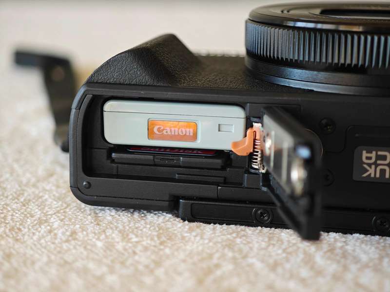 Canon PowerShot G7X Mark III 20.1MP / 24-100mm / f1.8-f2.8 - Digital Camera