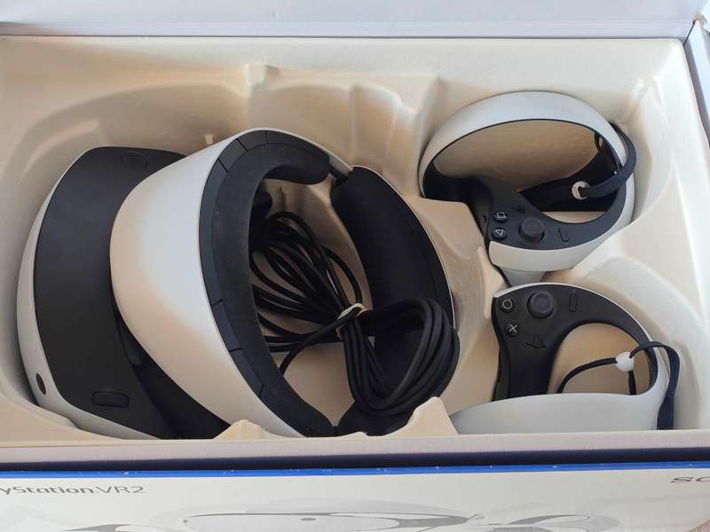 PSVR2 Headset + Controllers - PlayStation 5