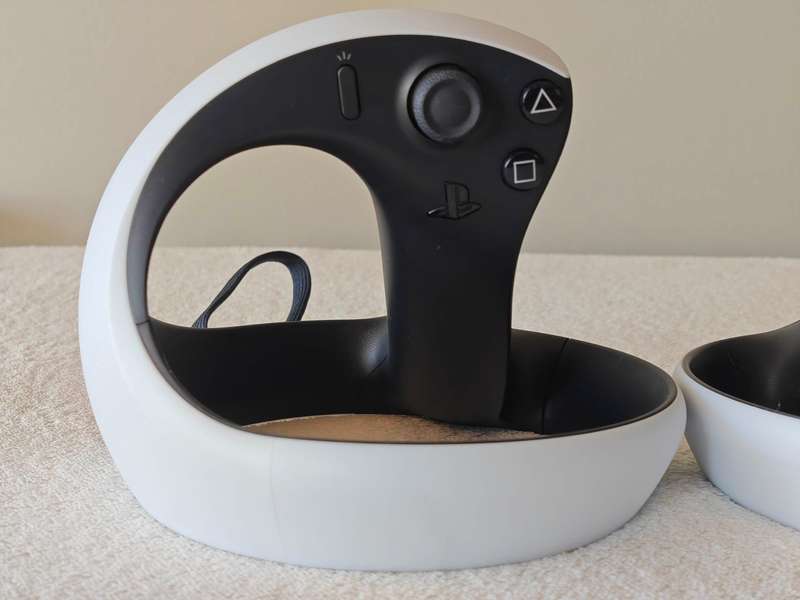 PSVR2 Headset + Controllers - PlayStation 5