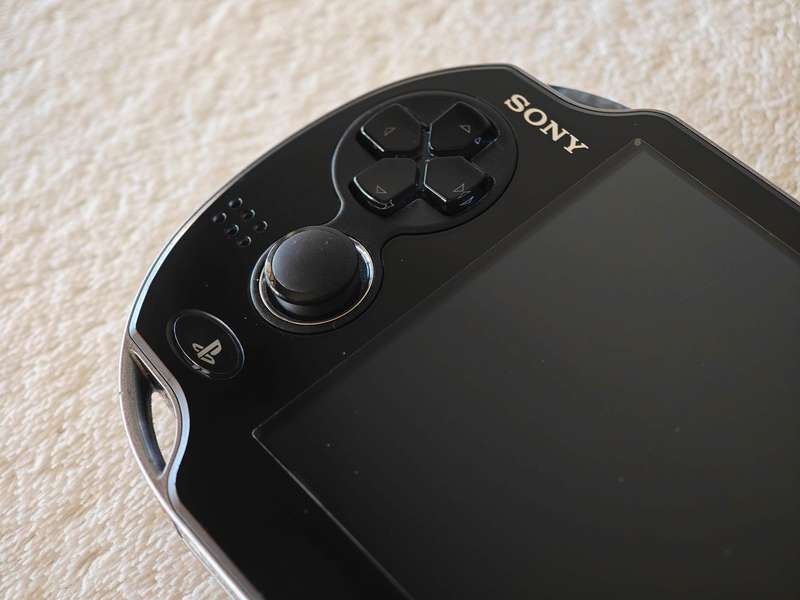 Playstation Vita Console + SD2Vita + 8GB Memory Card (Model 1104 - WiFi/3G)