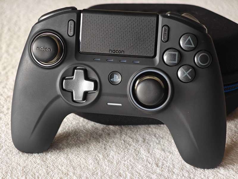 Nacon Revolution Unlimited - Wireless Pro Controller PC & PS4