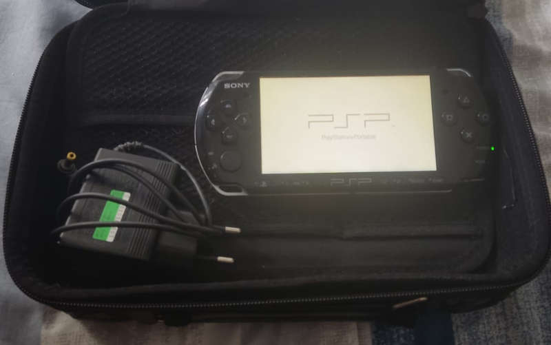 PSP Collection (PSP Console + 14 Games + Carry Case + Charger)