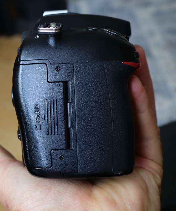 Nikon D7100 Body only in top condition, photos show exact item on sale.