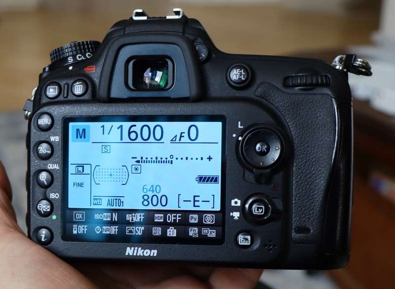 Nikon D7100 Body only in top condition, photos show exact item on sale.
