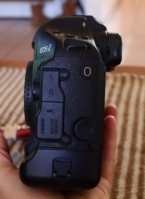 Canon 1D Mark IV, Body only, 2 batts + charger etc, mint condition, 10K shutter count