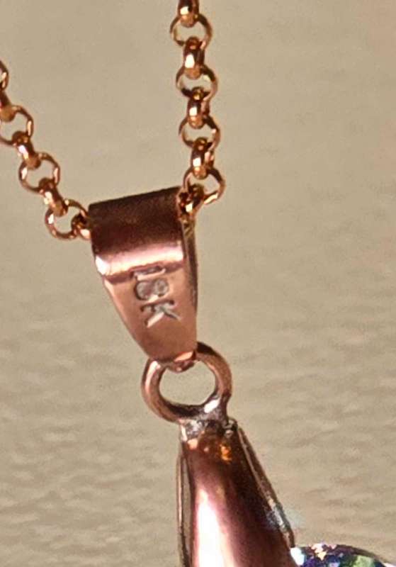 18 K gold bale including FREE CHAIN & FREE SWAROVSKI CRYSTAL HEART