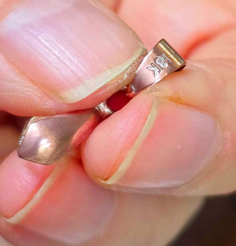 18 K gold bale including FREE CHAIN & FREE SWAROVSKI CRYSTAL HEART