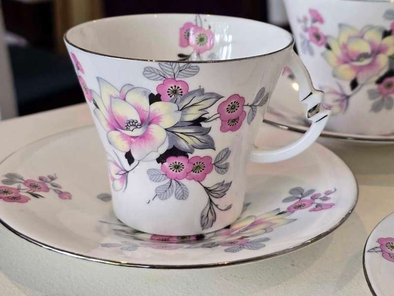 Royal Albert Late 20's Early 1930's Duo's Art Deco
