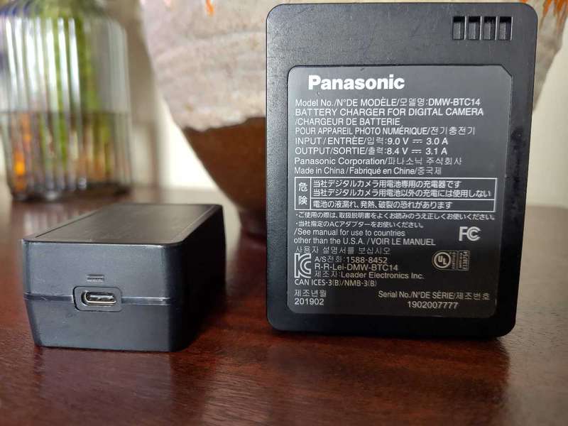 Panasonic LUMIX DMW-BTC14 Battery Charger for Panasonic LUMIX S Series DMW-BLJ31 Batteries