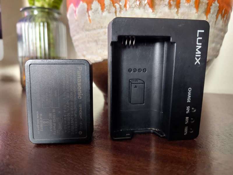 Panasonic LUMIX DMW-BTC14 Battery Charger for Panasonic LUMIX S Series DMW-BLJ31 Batteries