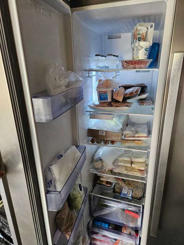 Defy F790 694L Fridge/Freezer side-by-side wide metallic