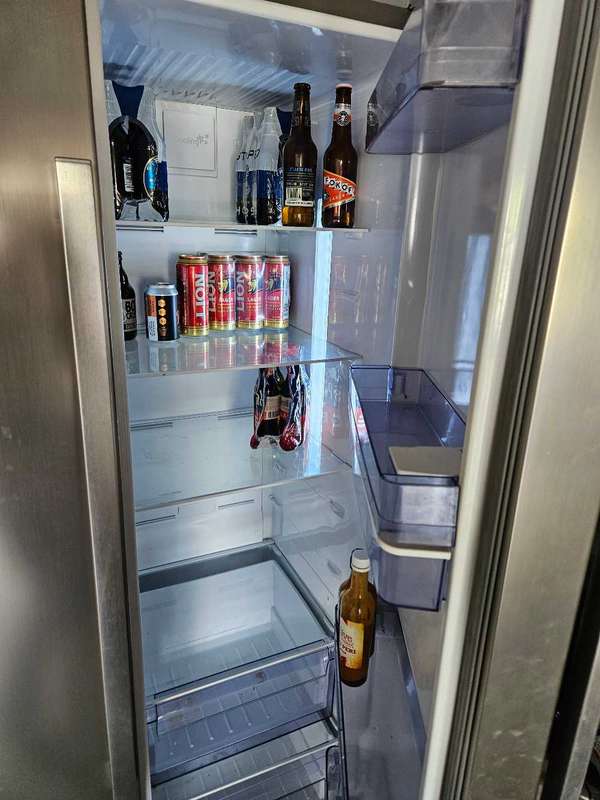 Defy F790 694L Fridge/Freezer side-by-side wide metallic