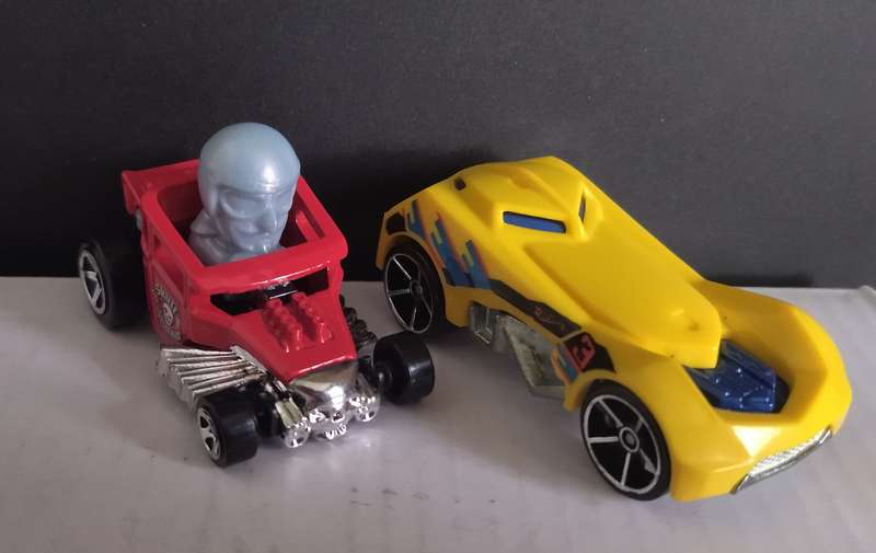 Loose Hot wheels (2)