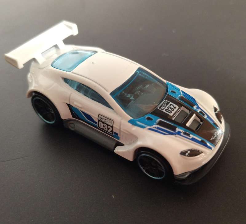 Hot wheels Aston Martin Vantage GT3