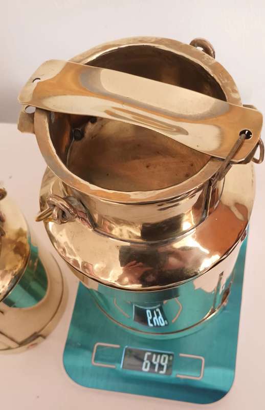 2x Vintage Brass Milk Cans. Beautiful Display Items. Weight 1.134kg. Height 19cm & 15.5cm.