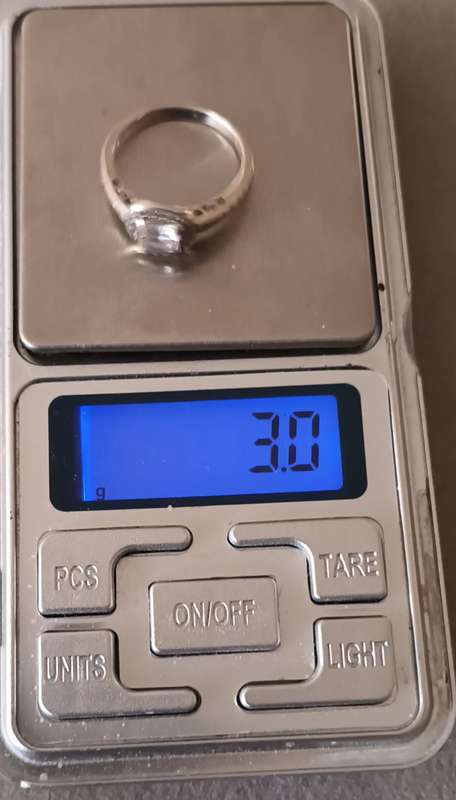 Beautiful Sterling Silver Ring with CZ. 3g. Size P.