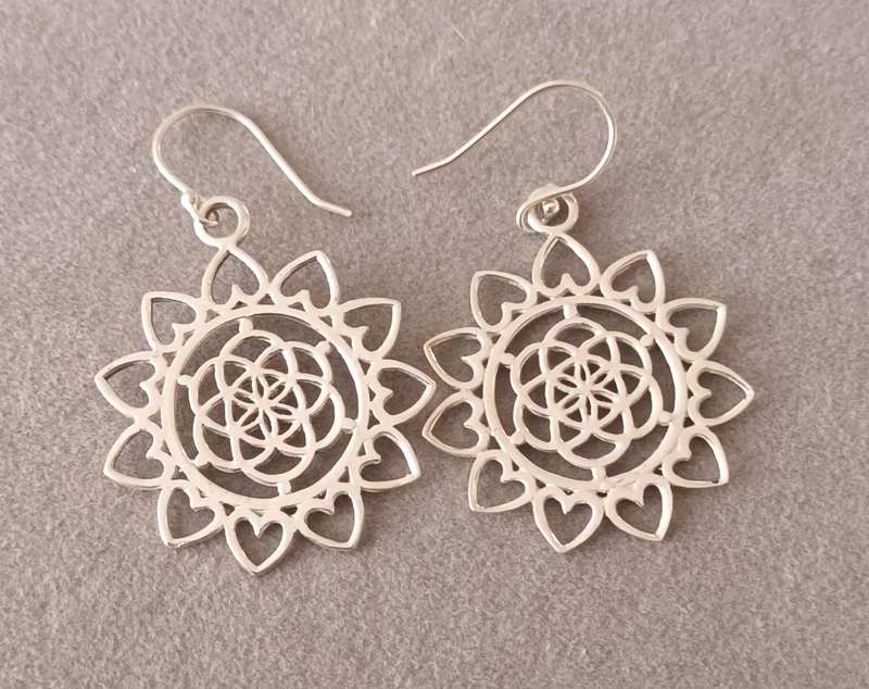 Stunning Sterling Silver Earrings. 7.7g. 40x35mm.
