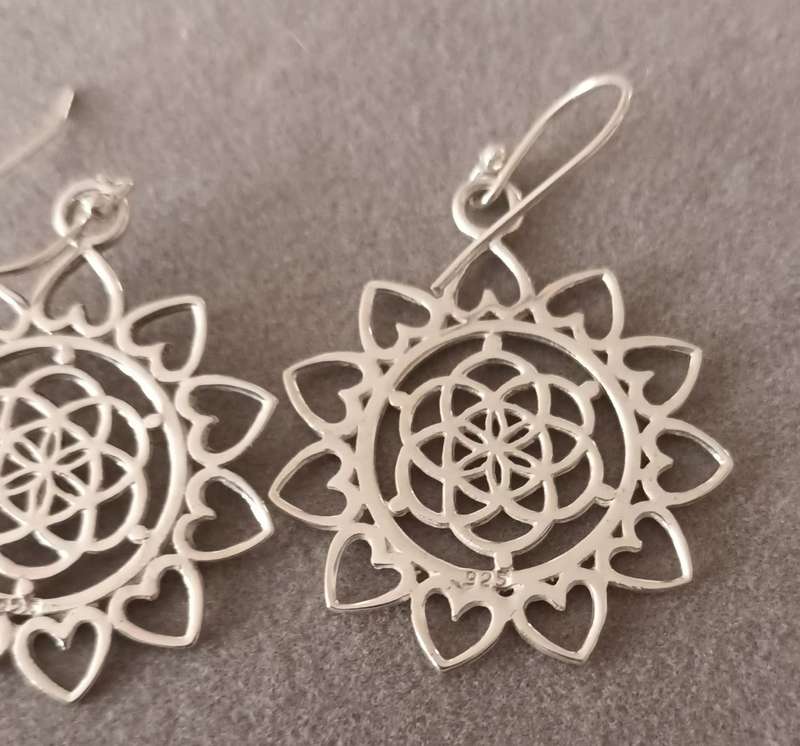 Stunning Sterling Silver Earrings. 7.7g. 40x35mm.