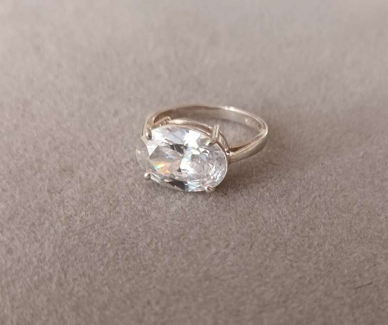 Stunning Sterling Silver Ring with Oval Cut Zirconia. Size O 1/2.