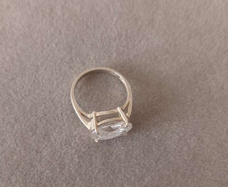 Stunning Sterling Silver Ring with Oval Cut Zirconia. Size O 1/2.