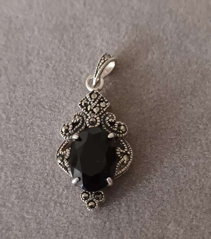 Exquisite Sterling Silver Pendant with Onyx and Marcasite. 40x15mm.
