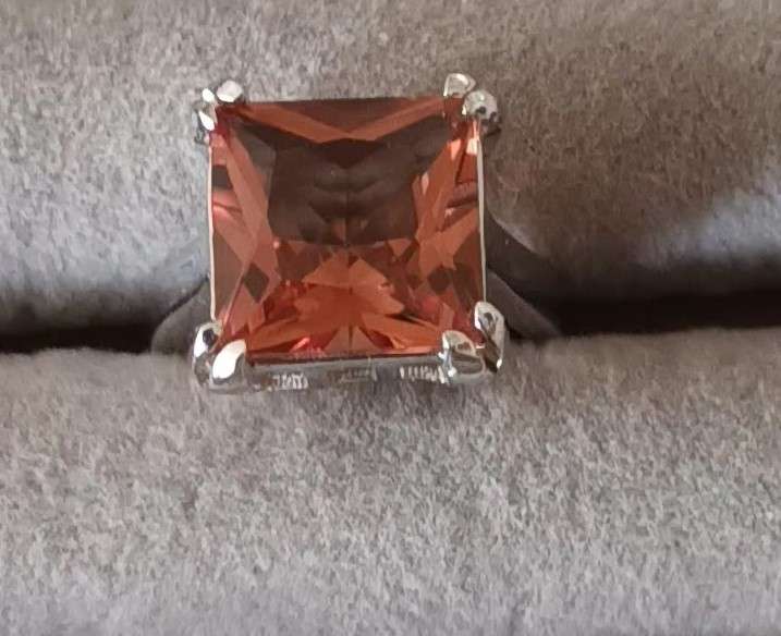 Stunning Sterling Silver Ring with Amber Insert.