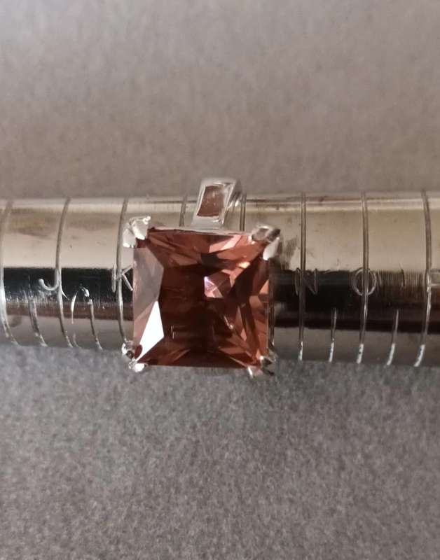 Stunning Sterling Silver Ring with Amber Insert.