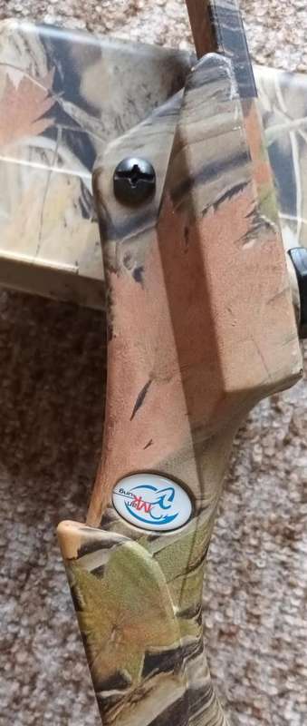 Man Kung RB007AC Recurve Camo Bow.