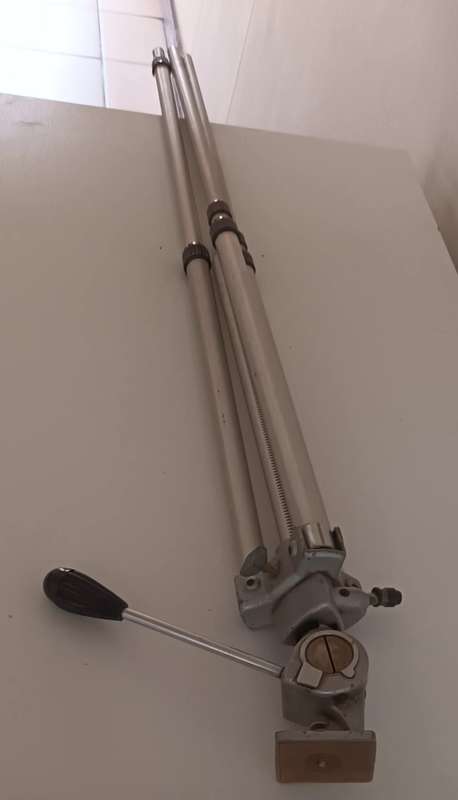Imperial Extendable Tripod. Length 86.5cm.