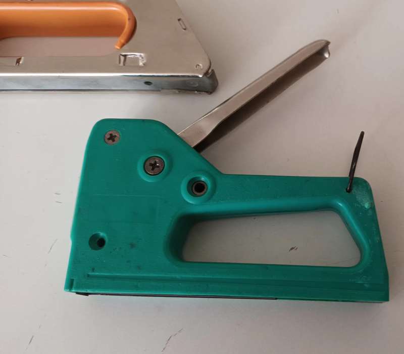 2x Staple Guns.