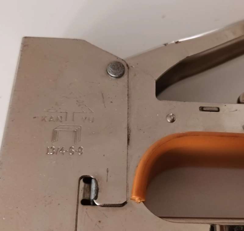 2x Staple Guns.
