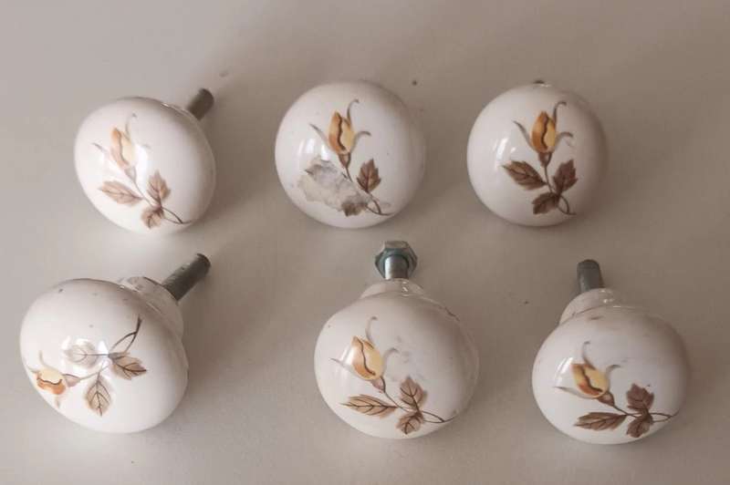 6x Door Knobs.