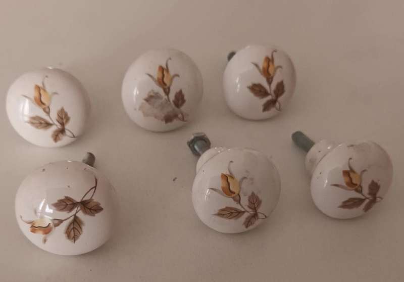 6x Door Knobs.