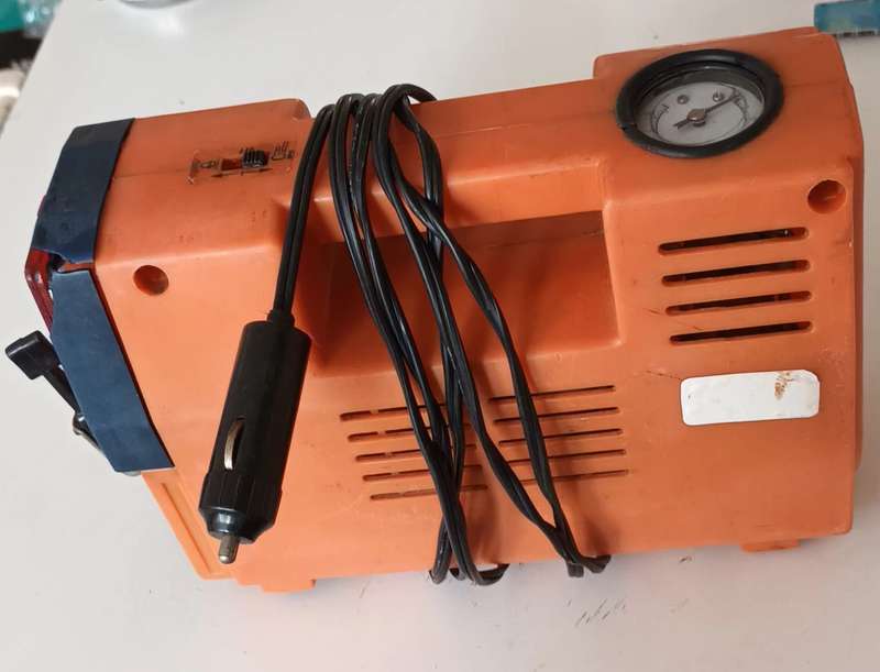 Air compressor with Emergency light.
