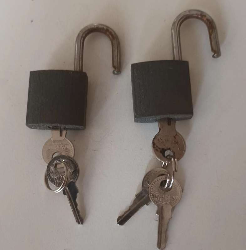2x Locks with keys. Working.