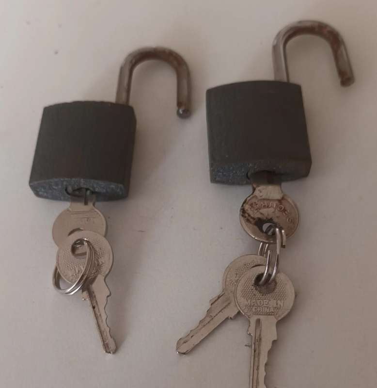 2x Locks with keys. Working.