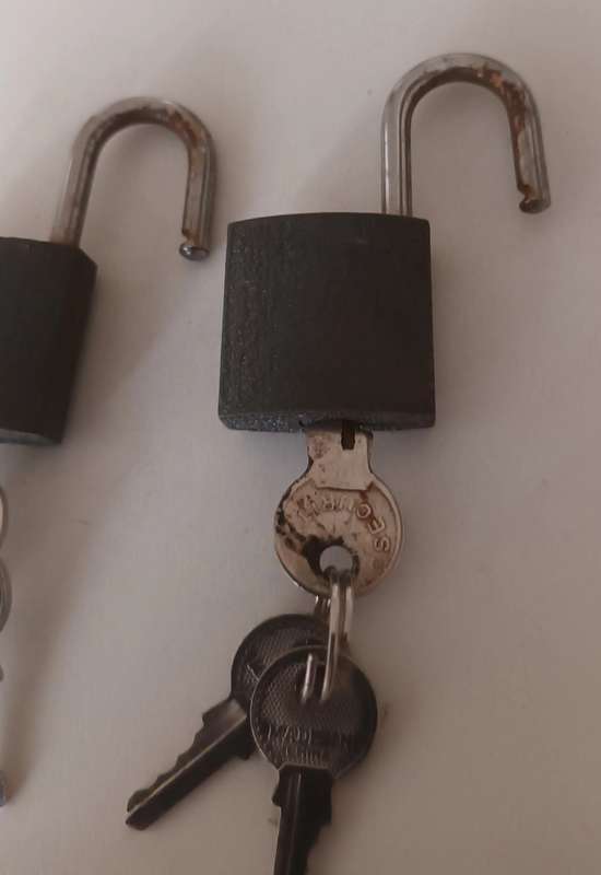 2x Locks with keys. Working.