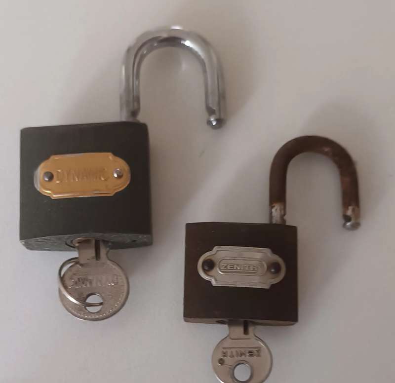 2x Locks with keys. Working.
