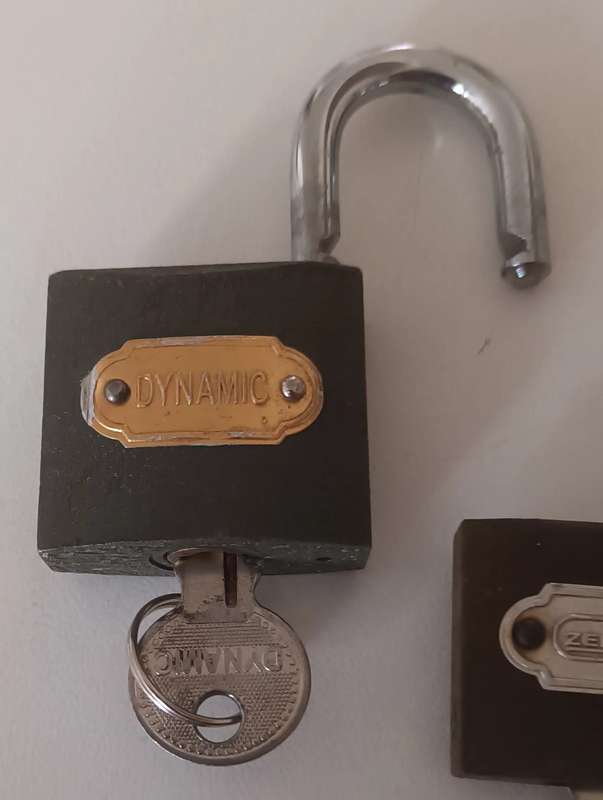 2x Locks with keys. Working.