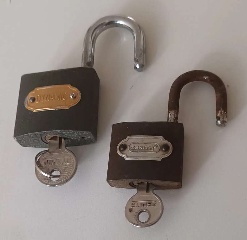 2x Locks with keys. Working.