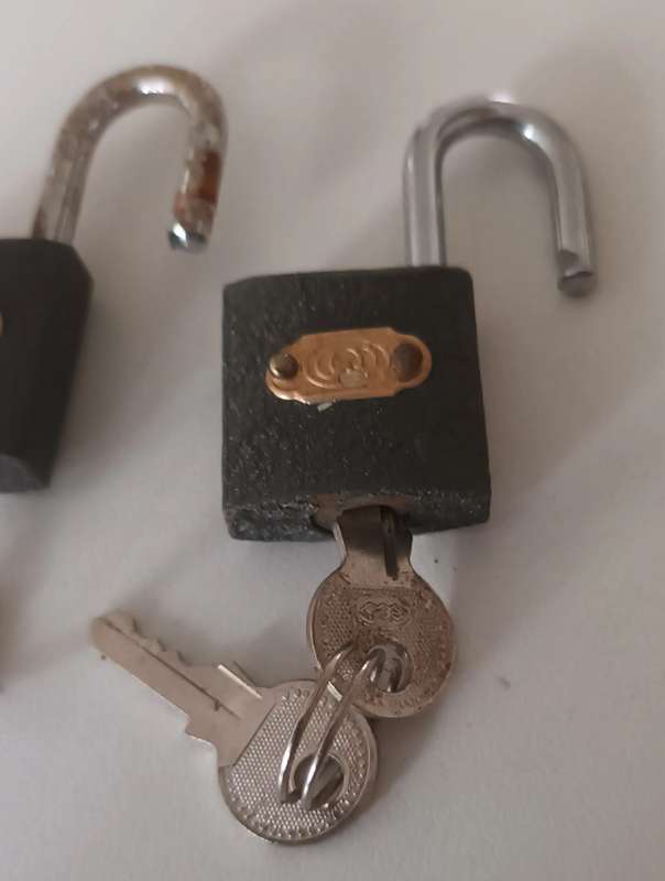 2x Locks with Keys. Working.