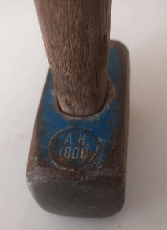 1.8kg Hammer.