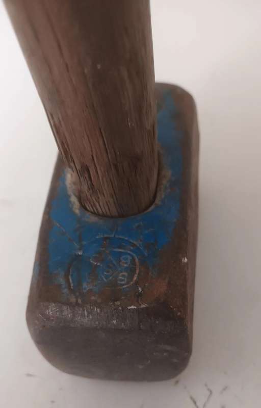 1.8kg Hammer.