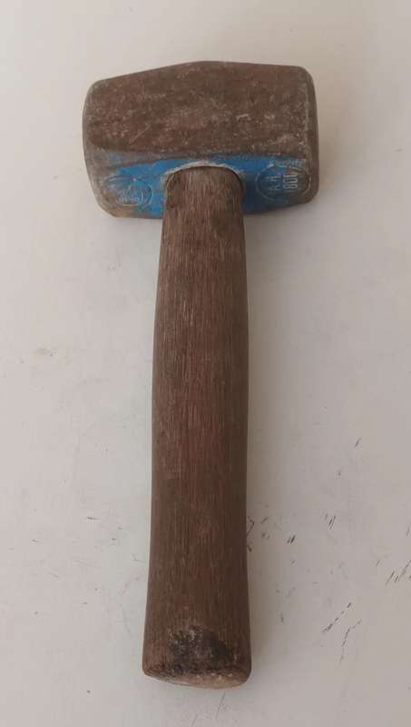 1.8kg Hammer.