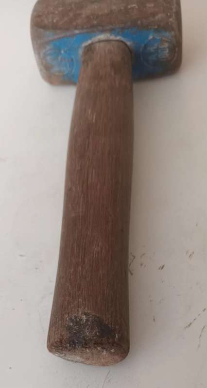 1.8kg Hammer.