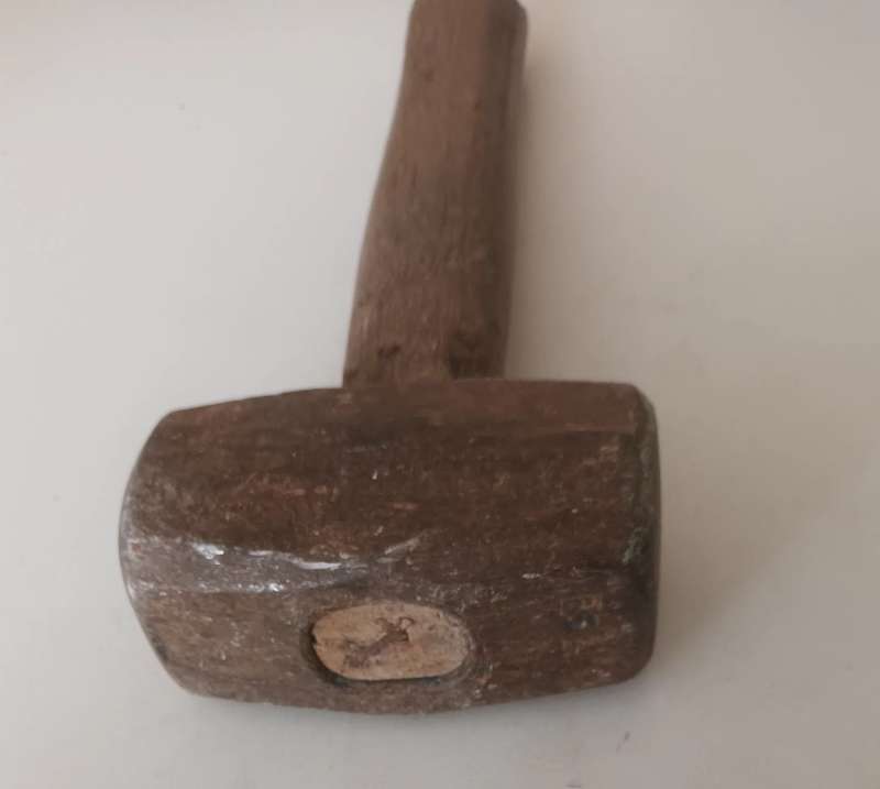 1.8kg Hammer.