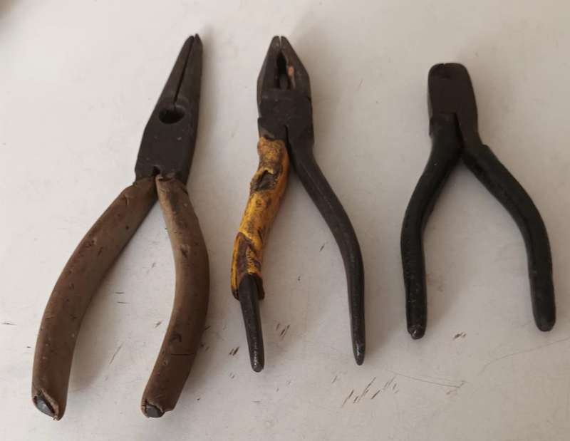 Lot of pliers.