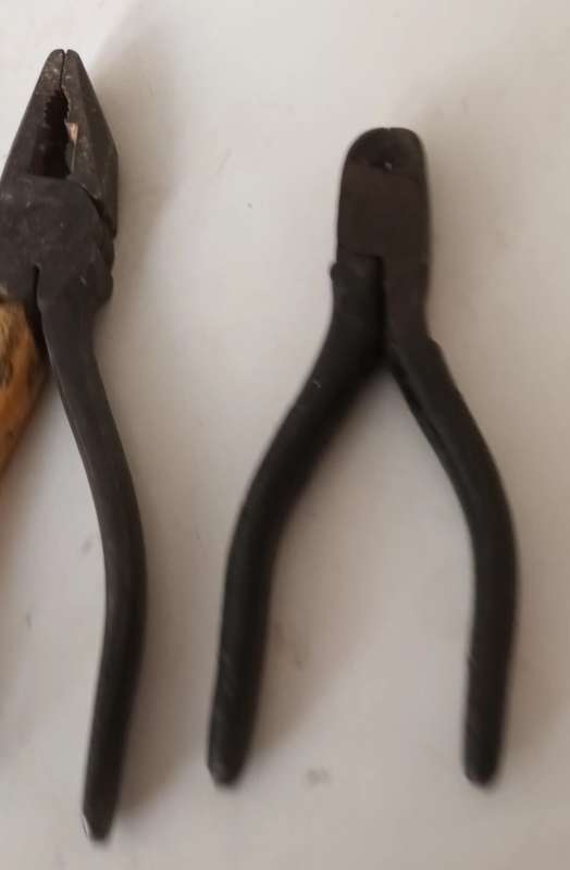 Lot of pliers.